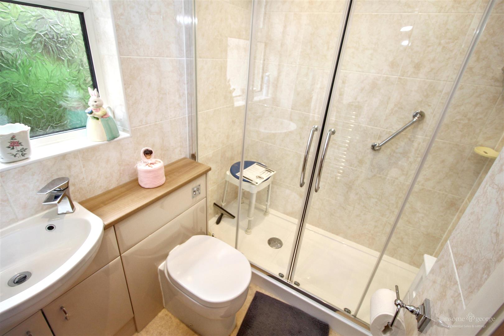 Derrick Close, Calcot, Reading
